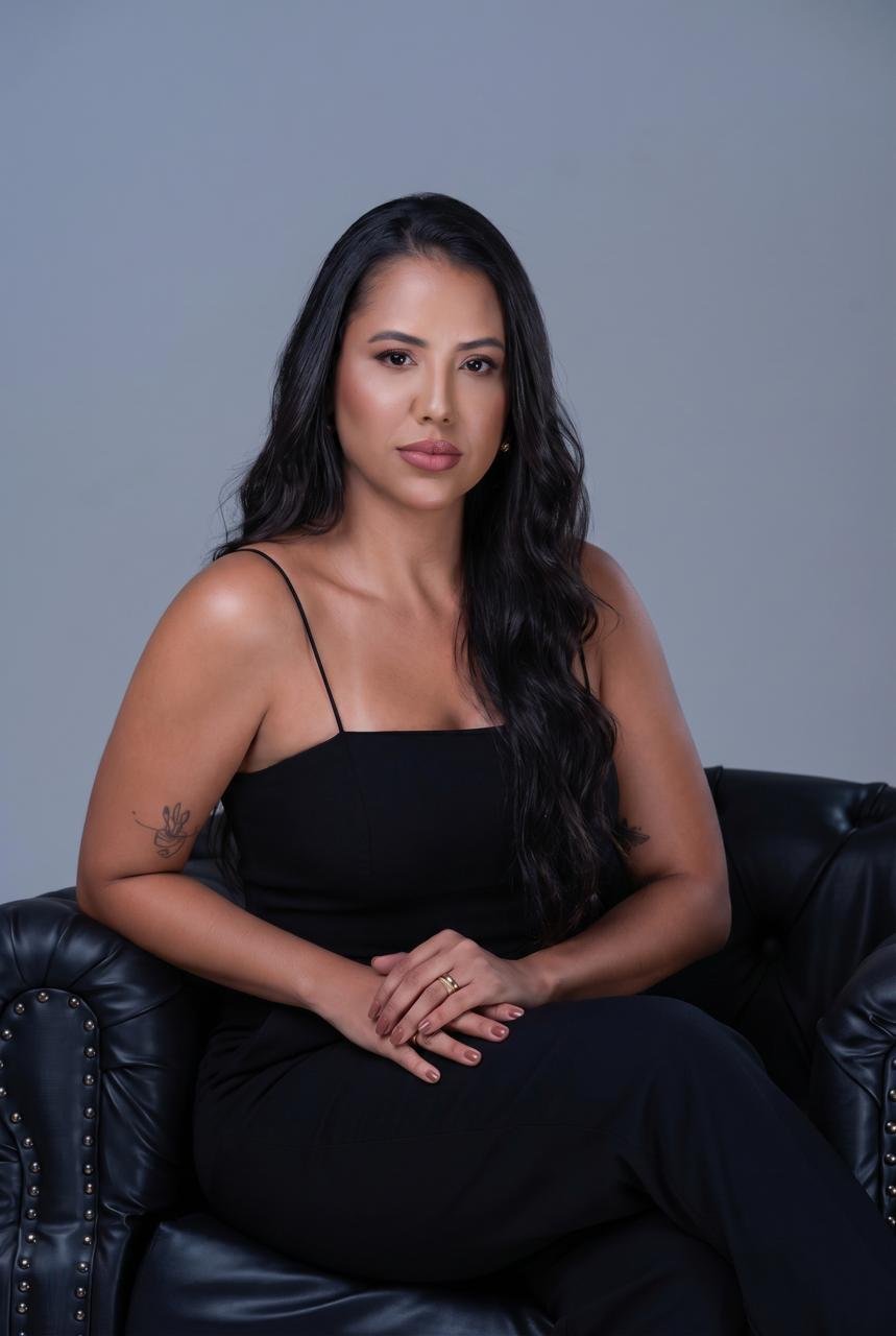 Giovana Ferreira, mentora de concursos, aprovada na PMDF